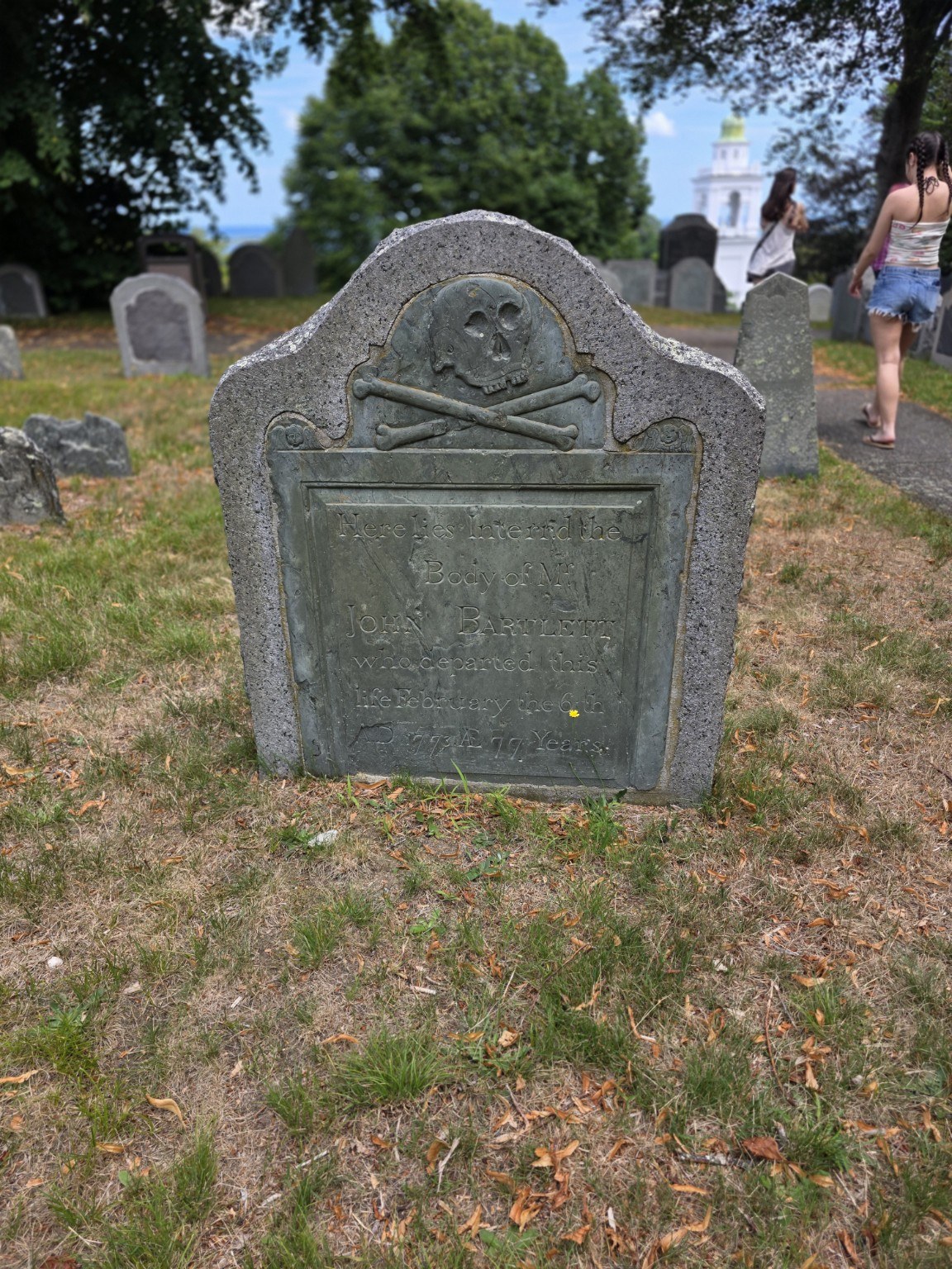 John Bartlett gravestone with skull and crossbones