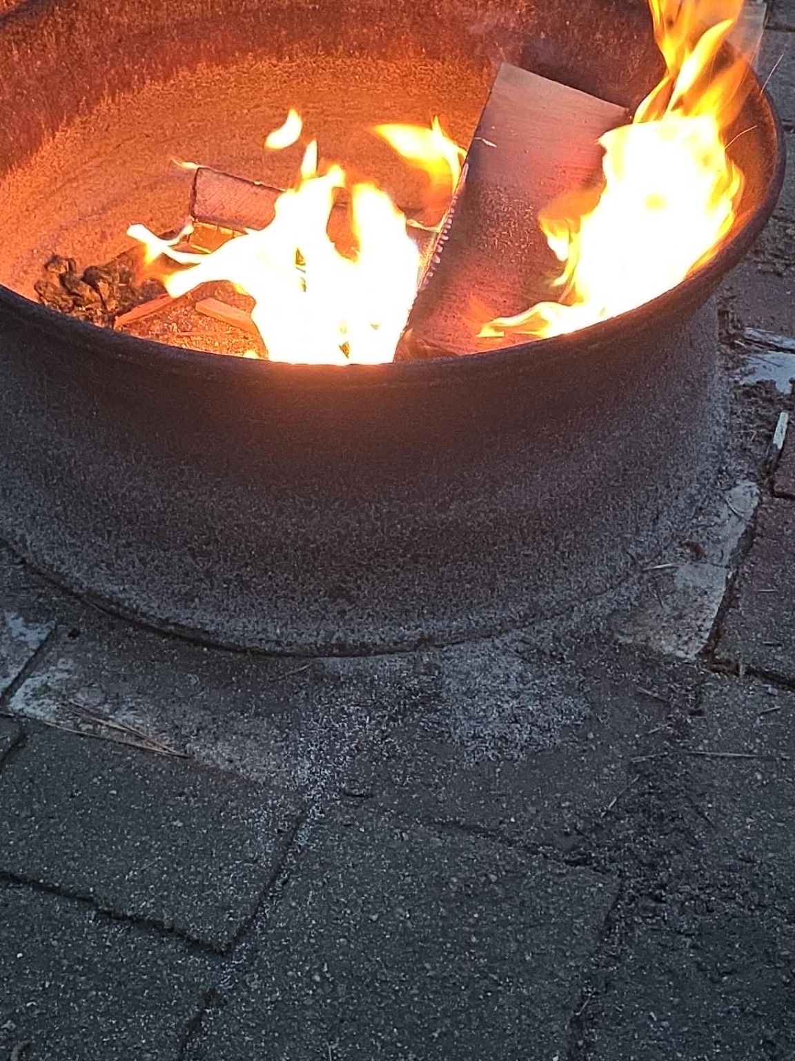 Bright campfire in the ring